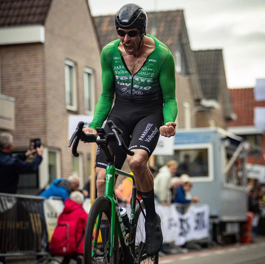 「我又被取消資格了！」Van Schip 和他的 Tavelo 與 UCI 的破風之爭！