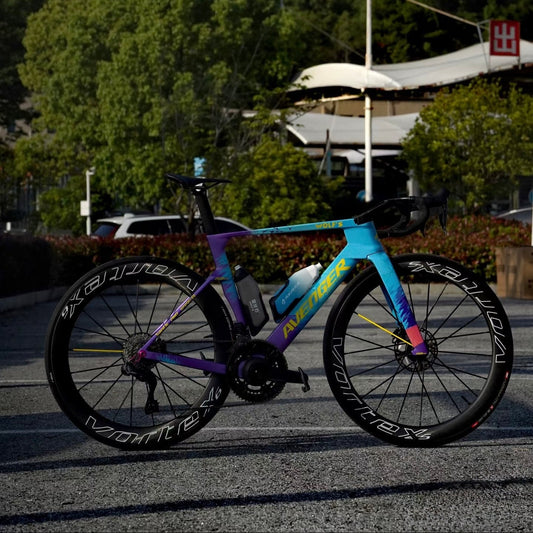 破風與實用兼具！Avenger R8RS 空力公路車：一車實現公路巡航與三鐵雙棲